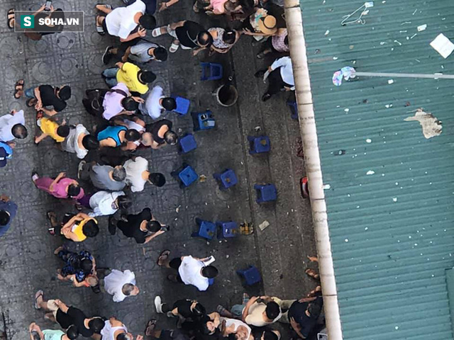 [Ảnh] Hiện trường vụ nổ khiến nhiều người bị thương ở khu chung cư Linh Đàm - Ảnh 4.