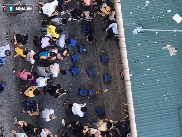 [Ảnh] Hiện trường vụ nổ khiến nhiều người bị thương ở khu chung cư Linh Đàm - Ảnh 4.