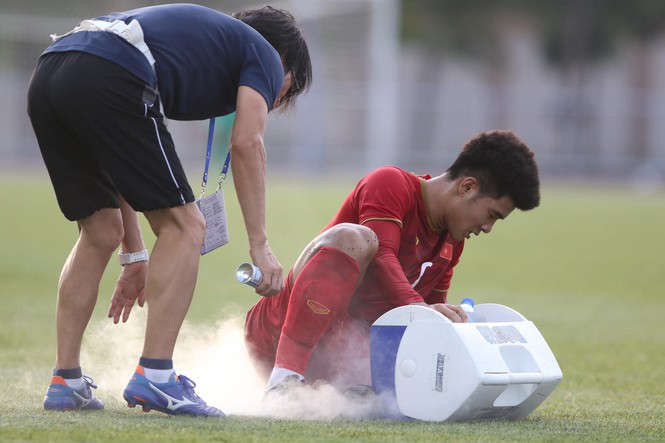 Hòa Thái Lan, U22 Việt Nam gặp Campuchia ở bán kết - ảnh 11