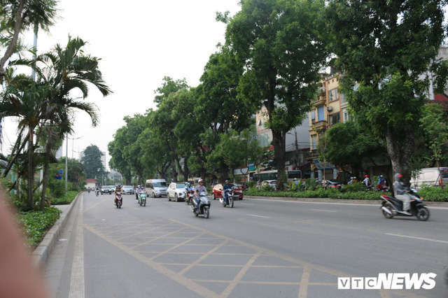 Ảnh: Đường Láng thay đổi bất ngờ, dân Thủ đô cứ ngỡ đang lạc vào đường phố Singapore - Ảnh 12.