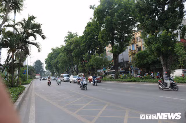 Ảnh: Đường Láng thay đổi bất ngờ, dân Thủ đô cứ ngỡ đang lạc vào đường phố Singapore - Ảnh 12.