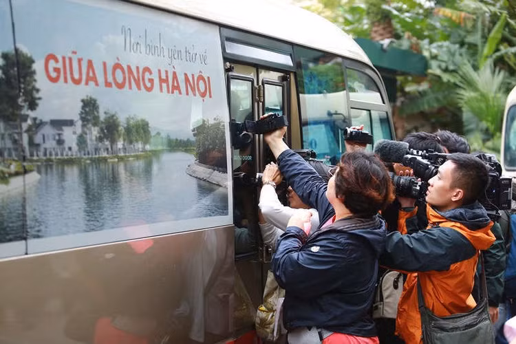 Đoàn tháp tùng Chủ tịch Kim Jong-un đã tới khách sạn Melia, an ninh thắt chặt ảnh 6 Đoàn tháp tùng Chủ tịch Kim Jong-un đã tới khách sạn Melia, an ninh thắt chặt ảnh 6