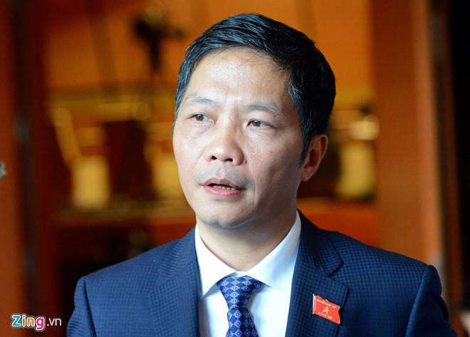 Bo Cong Thuong cong khai 3 can bo bi ky luat vi vu xe bien xanh hinh anh 1 