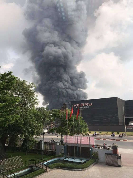 Cháy lớn trong Khu Công nghiệp Sóng Thần 2, Bình Dương ảnh 1