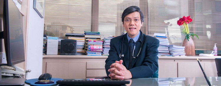 Bác sĩ Tan Yeh Hong, chuyên gia tiết niệu tại Bệnh viện Mount Elizabeth, Singapore.