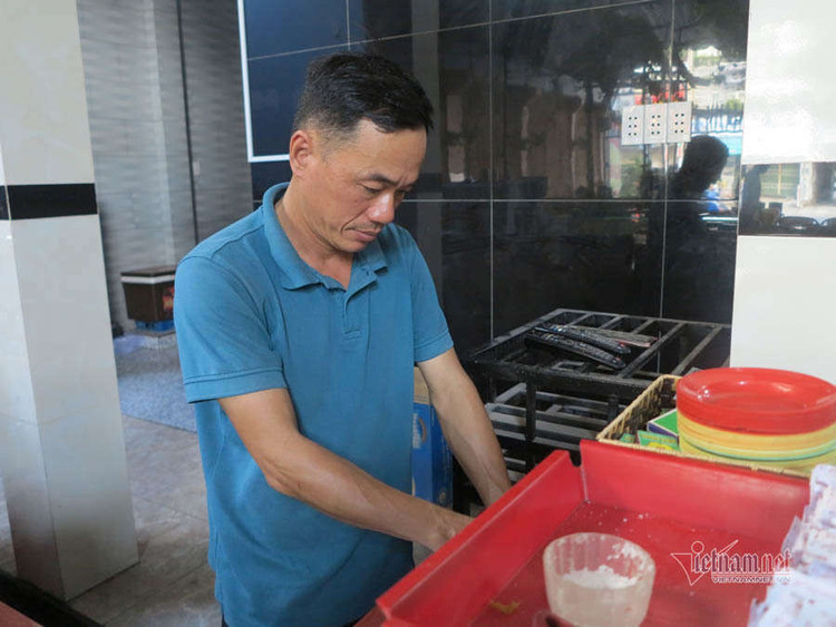 Bố Tiến Linh: 'Tôi chỉ biết khóc vì thương khi thấy người xem mắng con mình'