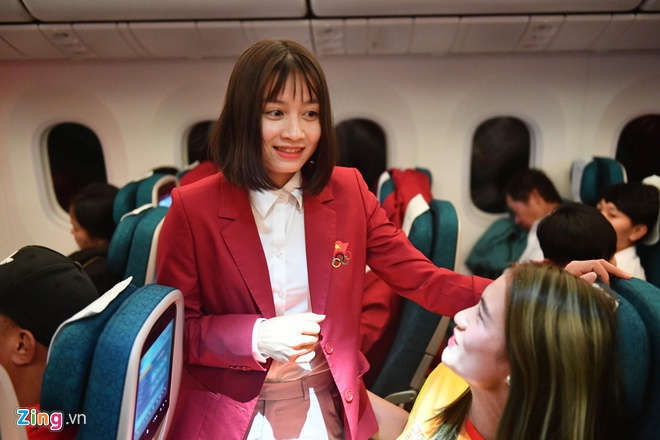 May bay dua nha vo dich SEA Games ha canh xuong Noi Bai hinh anh 10 