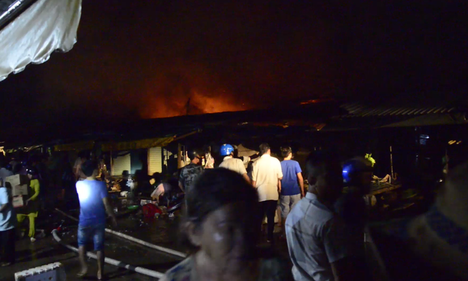 Bình Phước: Chợ Bình Long bất ngờ bốc cháy - ảnh 2
