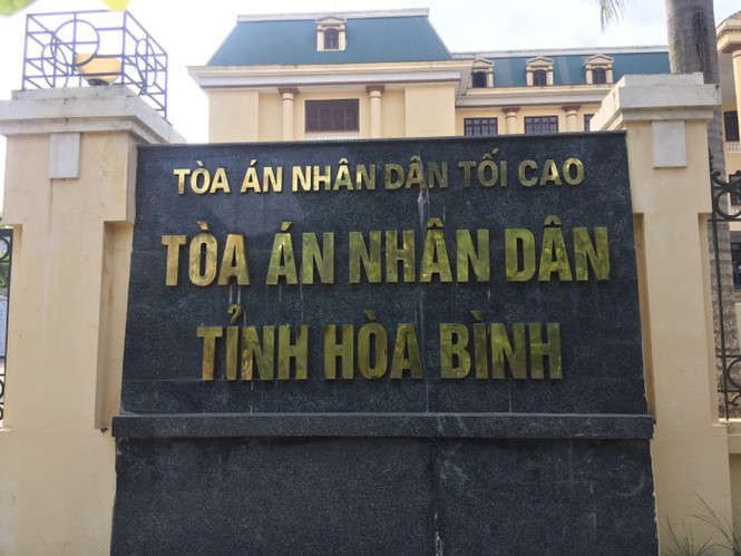 Vì sao kẻ trốn nã 26 năm vẫn được làm Chánh văn phòng tòa án huyện ở Hòa Bình? - ảnh 1
