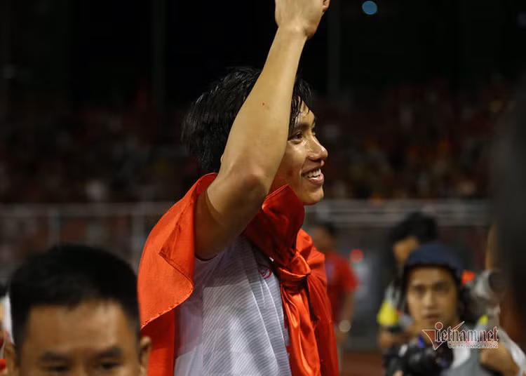 Văn Hậu bay thẳng Hà Lan, lỡ ăn mừng cùng U22 Việt Nam