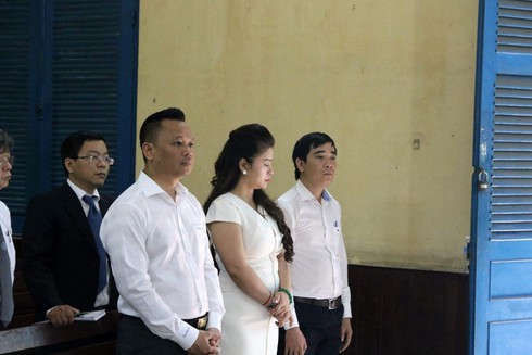 Bà Lê Hoàng Diệp Thảo cùng 2 người đại diện.