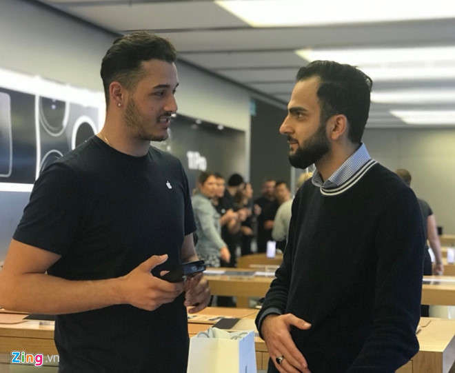 Apple Store vo tran vi nhieu nguoi Viet mua den 6 chiec iPhone 11 hinh anh 5 
