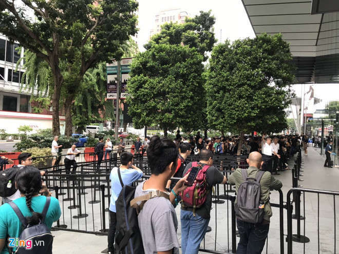 Apple Store vo tran vi nhieu nguoi Viet mua den 6 chiec iPhone 11 hinh anh 26 