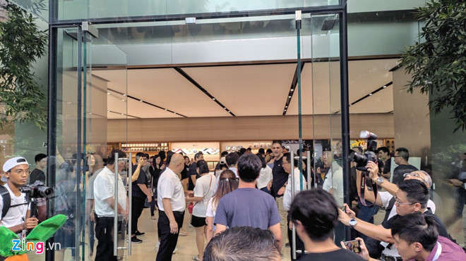 Apple Store vo tran vi nhieu nguoi Viet mua den 6 chiec iPhone 11 hinh anh 17 