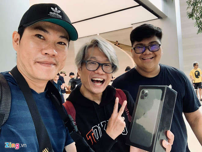 Apple Store vo tran vi nhieu nguoi Viet mua den 6 chiec iPhone 11 hinh anh 29 