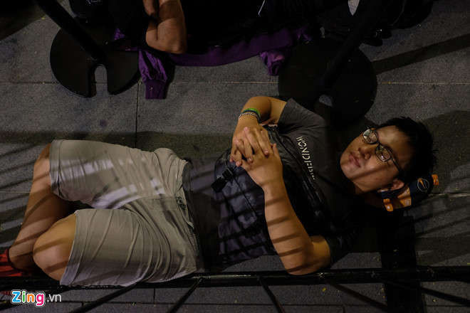 Apple Store vo tran vi nhieu nguoi Viet mua den 6 chiec iPhone 11 hinh anh 6 