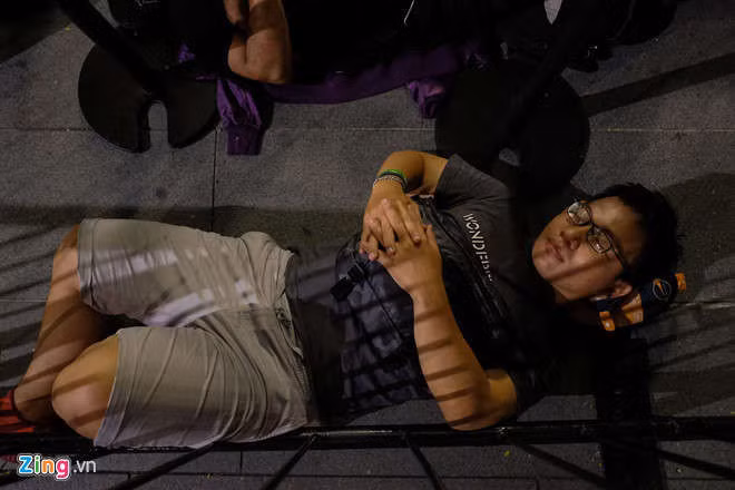 Apple Store vo tran vi nhieu nguoi Viet mua den 6 chiec iPhone 11 hinh anh 6 