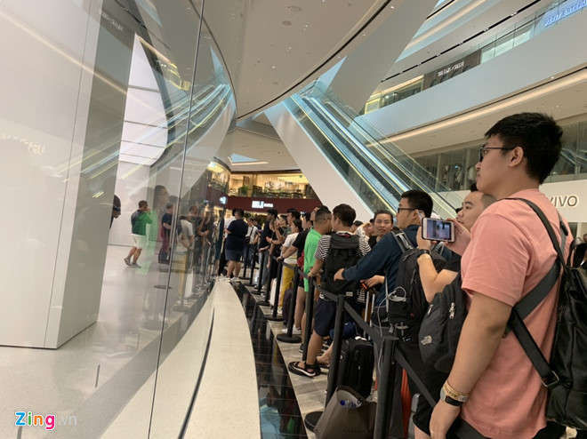 Apple Store vo tran vi nhieu nguoi Viet mua den 6 chiec iPhone 11 hinh anh 18 