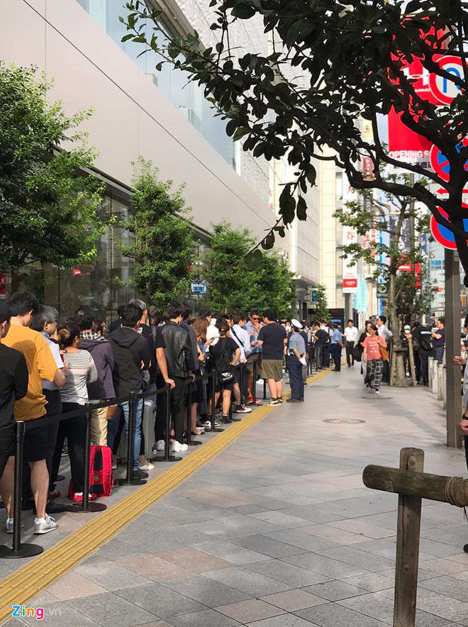 Apple Store vo tran vi nhieu nguoi Viet mua den 6 chiec iPhone 11 hinh anh 24 
