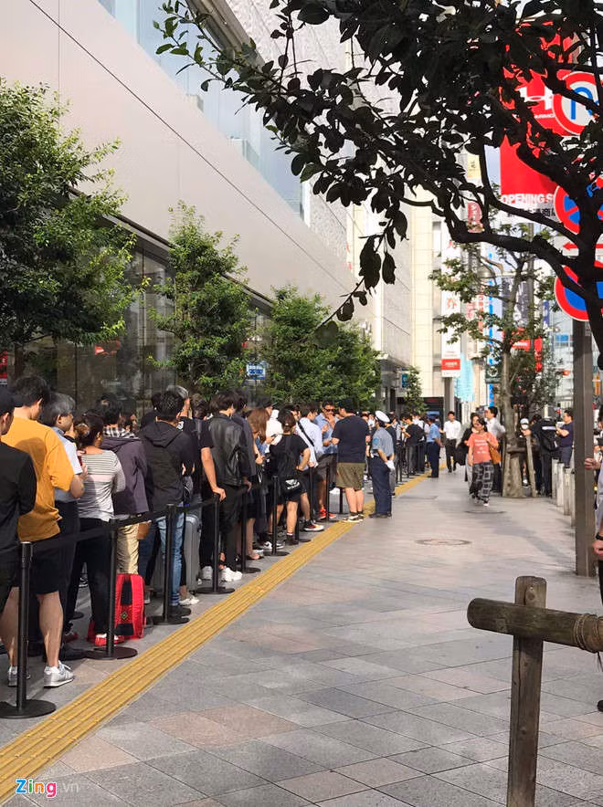 Apple Store vo tran vi nhieu nguoi Viet mua den 6 chiec iPhone 11 hinh anh 24 