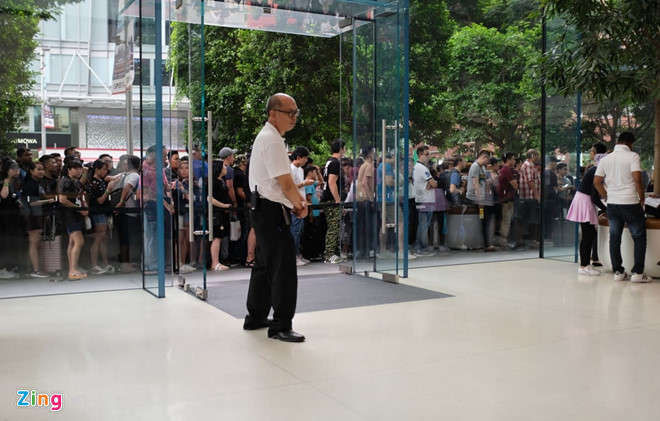 Apple Store vo tran vi nhieu nguoi Viet mua den 6 chiec iPhone 11 hinh anh 47 