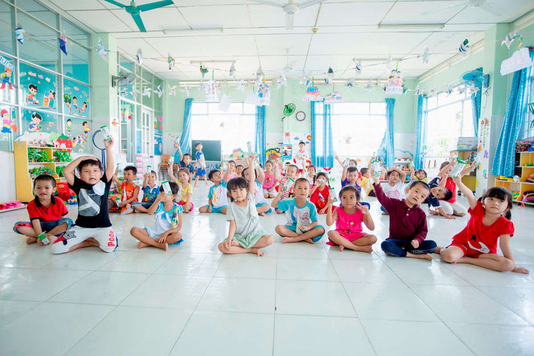 Từ tháng 11/2019, gần 70.000 học sinh mầm non và tiểu học công lập của tỉnh Vĩnh Long sẽ chính thức được thụ hưởng chương trình Sữa học đường.
