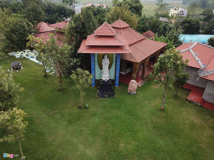 Biet phu, trang trai duoc su Toan xay dung ben canh chua Nga Hoang hinh anh 6 