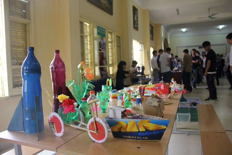 Những sản phẩm sáng tạo được tái chế từ rác thải.