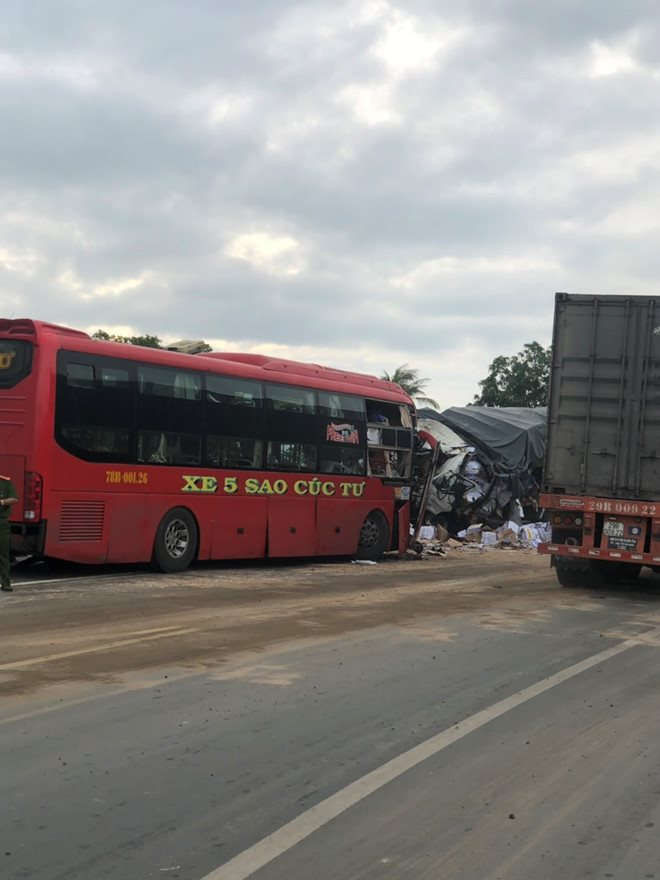 Chiếc xe khách giường nằm của nhà xe Cúc Tư, ở tỉnh Phú Yên (Ảnh: Quế Hà)