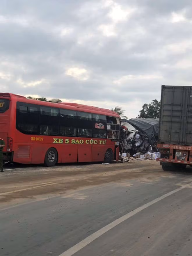 Chiếc xe khách giường nằm của nhà xe Cúc Tư, ở tỉnh Phú Yên (Ảnh: Quế Hà)