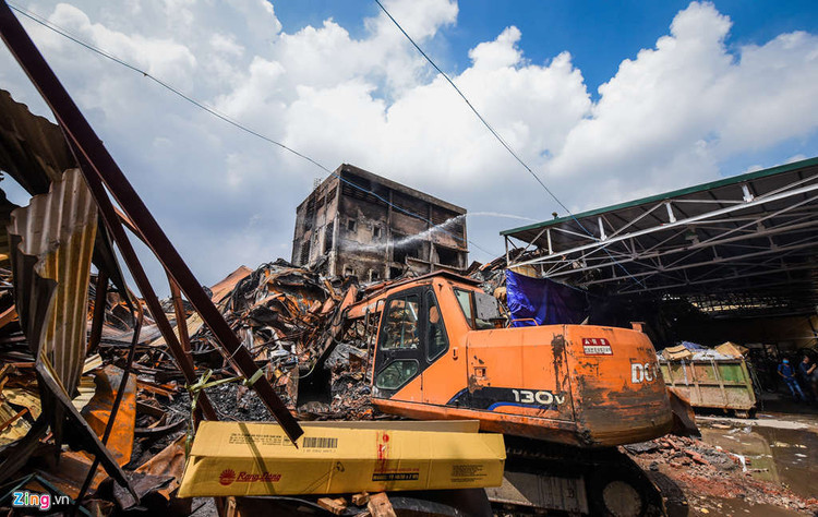 Canh quan doi tay doc hien truong vu chay Rang Dong hinh anh 2 