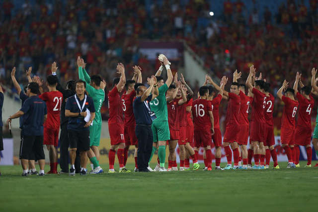 Về nhà, HLV Tan Cheng Hoe ‘xổ’ bức xúc sau trận thua ở Mỹ Đình - Ảnh 3.