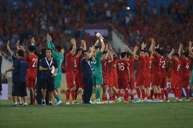 Về nhà, HLV Tan Cheng Hoe ‘xổ’ bức xúc sau trận thua ở Mỹ Đình - Ảnh 3.