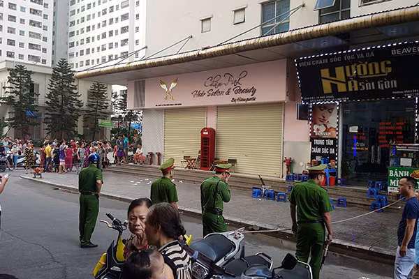 Sau 2 tiếng nổ lớn, người đàn ông đổ vật ở chung cư HH Linh Đàm