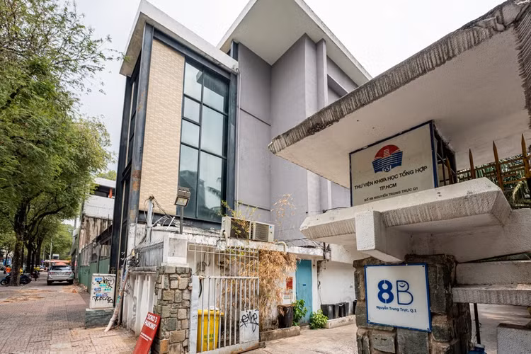 Khu đất số 8 Nguyễn Trung Trực (quận 1) gần 1.300 m2 nằm cạnh Thư viện Khoa học tổng hợp TP.HCM - Ảnh: Zingnews