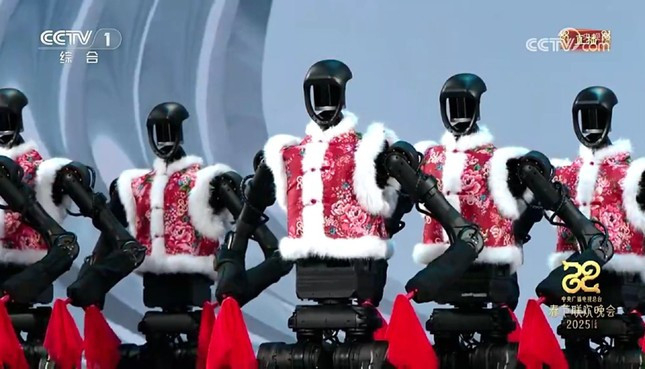 Robot Trung Quốc bất ngờ nổi điên, lao vào tấn công người - Hình 2 Robot Trung Quoc bat ngo noi dien, lao vao tan cong nguoi-Hinh-2