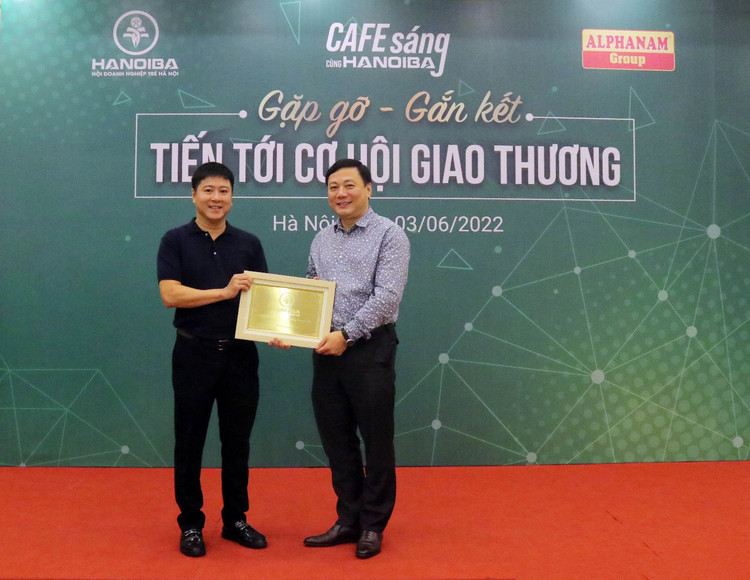 Ông Nguyễn Tuấn Hải và ông Hồ Hoàng Hải, Phó Chủ tịch HANOIBA, Tổng Giám đốc Công ty Cổ phần Phú Thành đều có chung mong muốn tiếp tục đẩy mạnh hơn nữa cho sự phát triển của phong trào Doanh nhân trẻ.