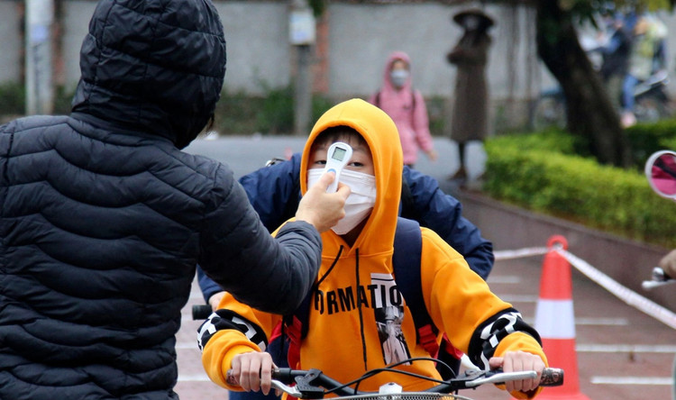 Hà Nội: Hỏa tốc cho học sinh lớp 1-6 ngoại thành ngừng học trực tiếp - 1