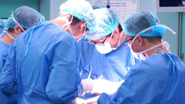 Các giáo sư, bác sĩ đến từ Hà Nội sẽ thực hiện các cuộc phẫu thuật, can thiệp khó, ứng dụng kỹ thuật tiên tiến nhất hiện nay tại Vinmec Hạ Long và Vinmec Hải Phòng.