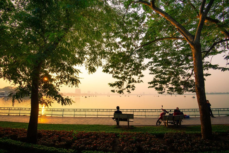 Công trình Nhà hát Opera Hà Nội sẽ hòa quện với không gian xanh thơ mộng của Hồ Tây (nguồn ShutterStock).