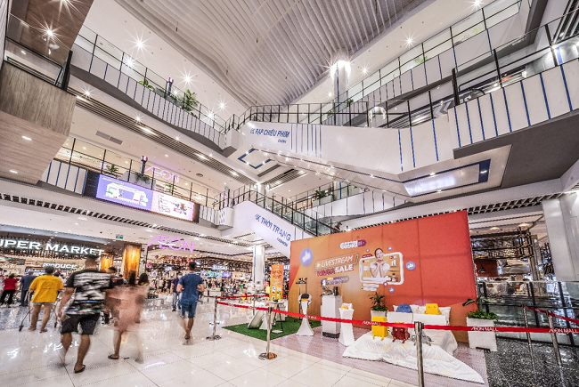 Khách hàng dễ nhận ra các dấu hiệu nhận biết về bố trí quầy hàng, các gian hàng riêng, các tiêu chuẩn phục vụ… tại các trung tâm thương mại mang thương hiệu Aeon Mall.