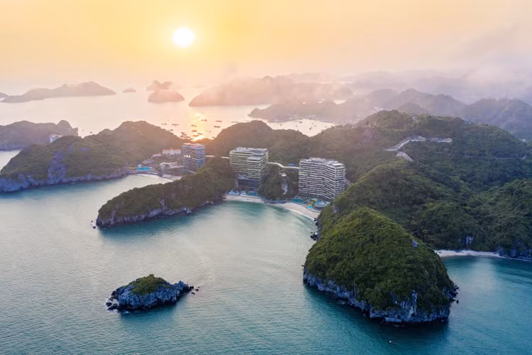 ‏Cát Bà sở hữu nhiều tiềm năng du lịch khi sở hữu hệ sinh thái rừng biển đa dạng và độc đáo.