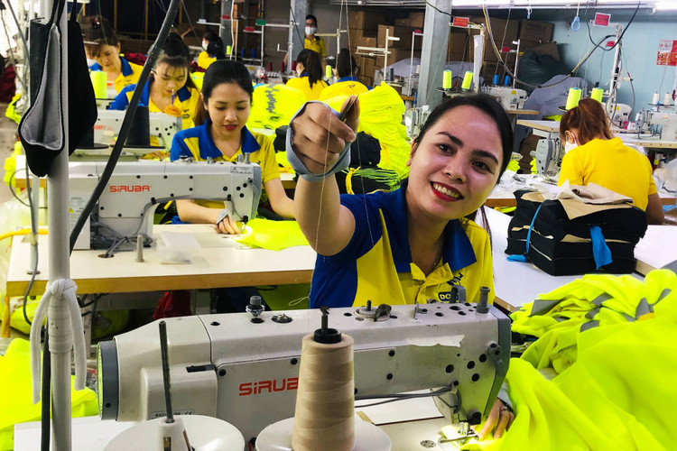 Lương tối thiểu tăng 6% từ 1/7 - 1