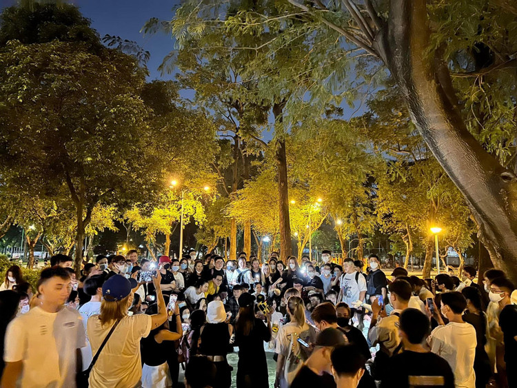 Dong Nhi khoc fan anh 1