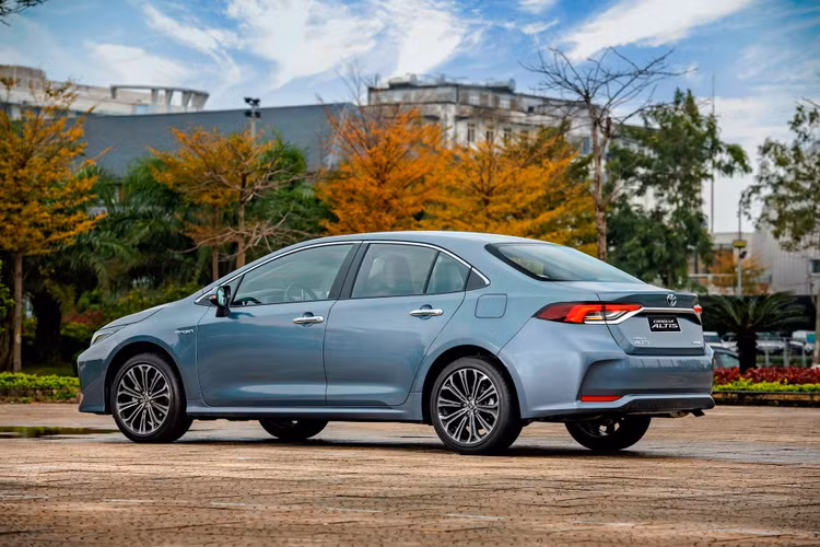 toyota-corolla-altis-3.jpg