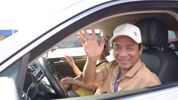 Anh Hồ Sĩ Quý, khách hàng lái Tiguan tham gia chuyến hành trình.