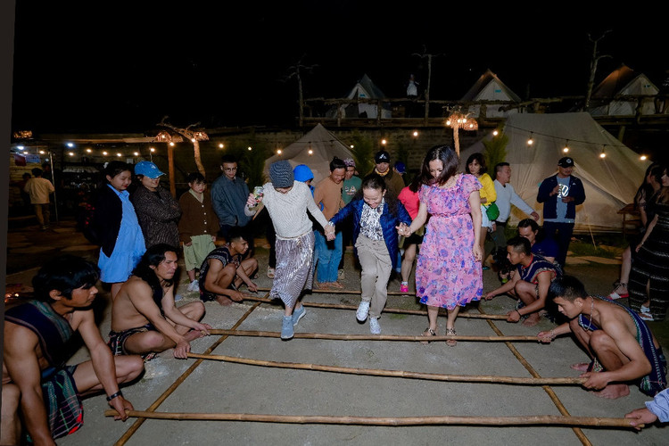 Rất nhiều hoạt động mang đậm bản sắc đồng bào Tây Nguyên đã được mang đến cho khách hàng Volkswagen.