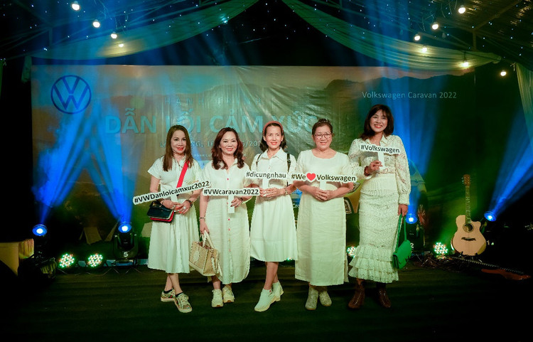 Đêm tiệc gala theo phong cách sang trọng.