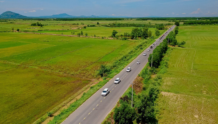 Các khách hàng được dẫn lối cảm xúc đi qua rất nhiều cung đường đẹp của Việt Nam.