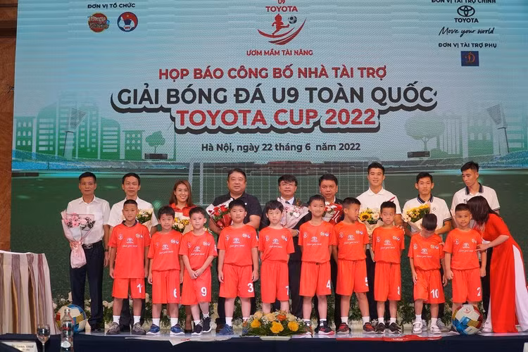 hop-bao-giai-bong-da-u9-toan-quoc-toyota-cup-1-.jpg